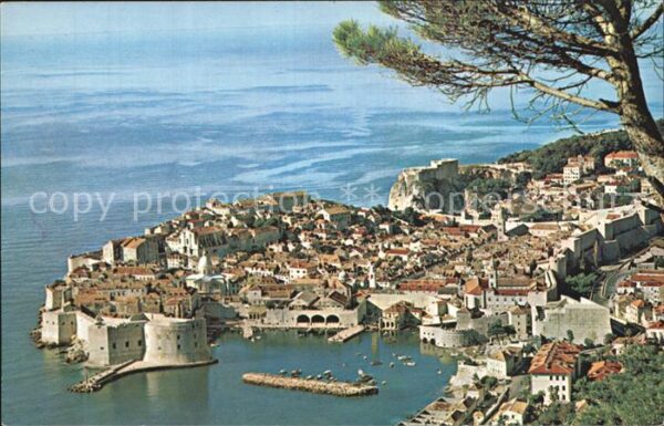 Dubrovnik Ragusa Teilansicht mit Hafen und Altstadt