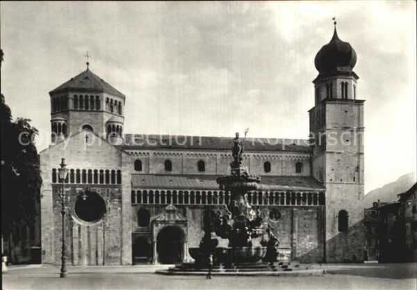 Trento Dom mit Brunnen