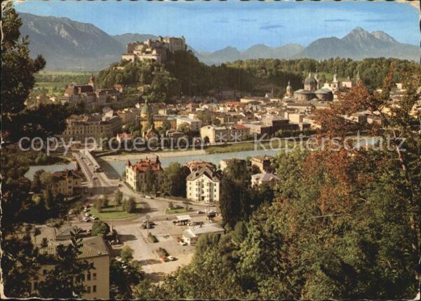 Salzburg Oesterreich Altstadt mit Festung Hohensalzburg