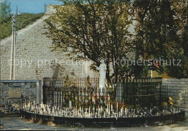 Beauraing Statue de Notre-Dame