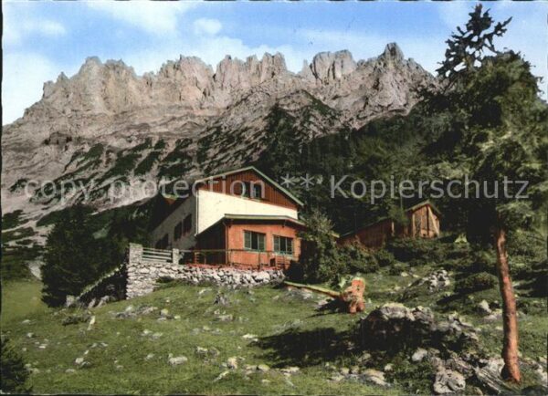 Gaudeamushuette mit Wilden Kaiser