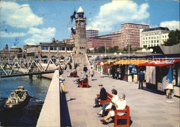 Hamburg St Pauli Landungsbrücken mit Promenade