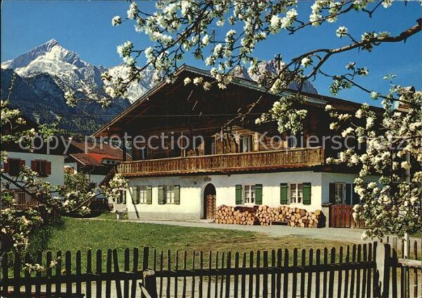 Garmisch-Partenkirchen Bauernhof im Frühling mit Zugspitzgrupp