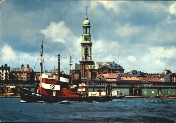 Hamburg Hafen und Michaeliskirche