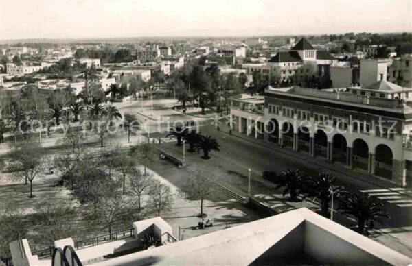 Fes Fez Maroc La place Lyautey et la Banque d_Etat du