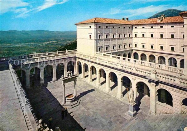 Montecassino Abbazia Chiostro Bramentesco