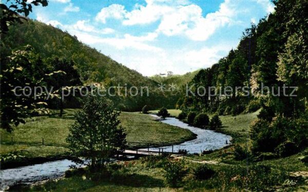Goessweinstein Wiesenttal mit Blick zur Burg Fränkisch