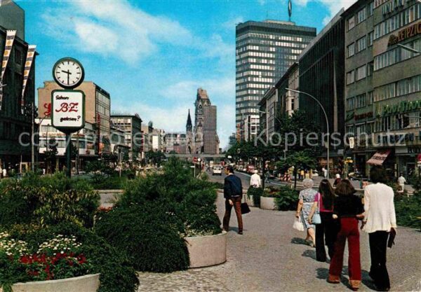 Berlin Tauentzienstrasse mit Europa Center und