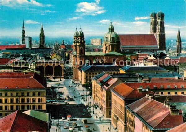 Muenchen Ludwigstrasse mit Zentrum