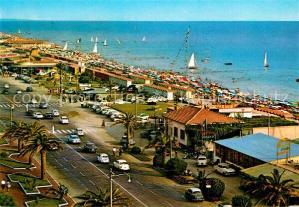 Marina di Massa Strand Promenade