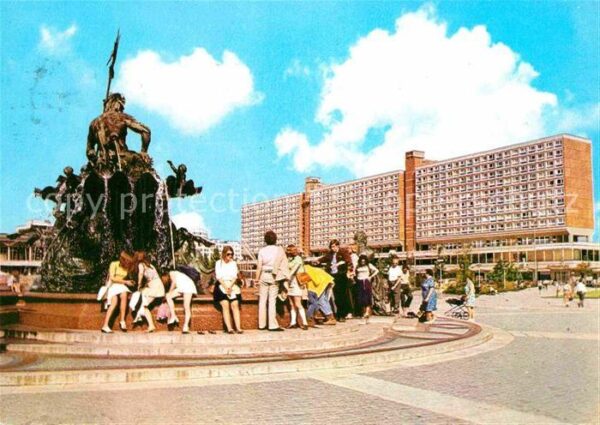 Berlin Neptunbrunnen Hauptstadt der DDR