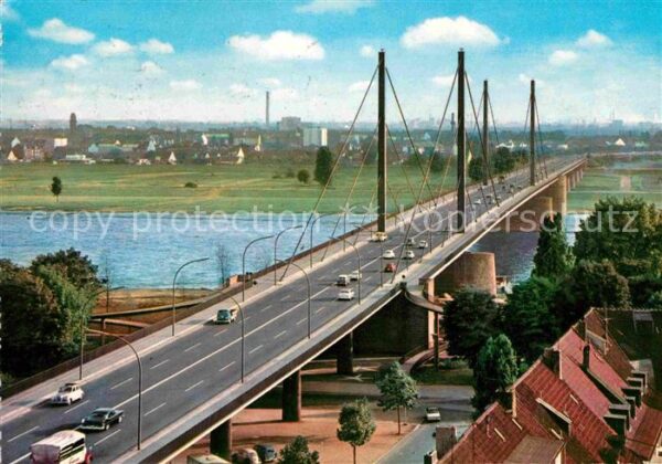 Duesseldorf Theodor Heuss Brücke Rhein