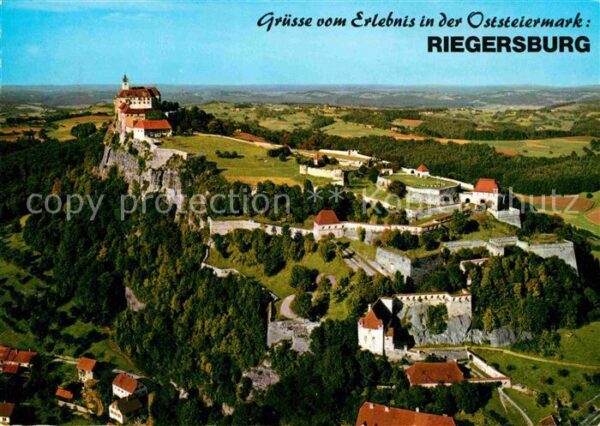 Riegersburg auf dem Basaltfelsen Fliegeaufnahme