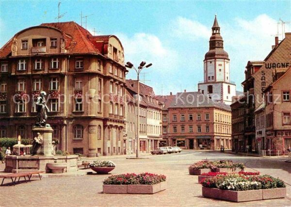 Doebeln Roter Platz mit Nikolaikirche Brunnen