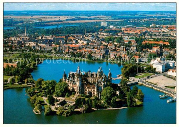Schwerin Mecklenburg Blick auf das Schloss Schweriner See La