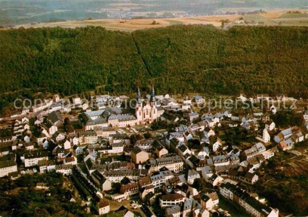 Pruem Eifel Waldstadt der Eifel mit Basilika Fliege