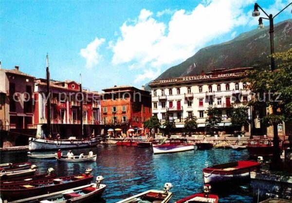 Malcesine Lago di Garda Piazza del Porto Hafen Gardasee