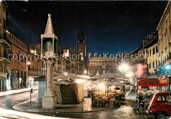Verona Veneto Piazza delle Erbe Notturno