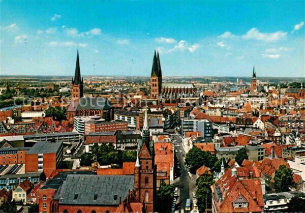 Luebeck City mit St Petri und St Marien Kirche