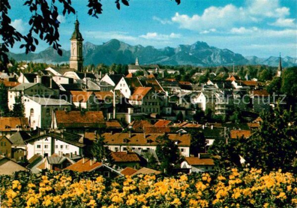 Traunstein Oberbayern Ortsansicht mit Kirche Kampenwand Alpen