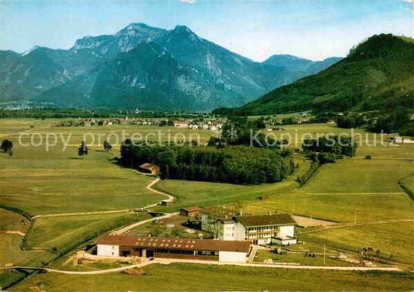 Bernau Chiemsee Farbingerhof mit Hochgern Chiemgauer Al