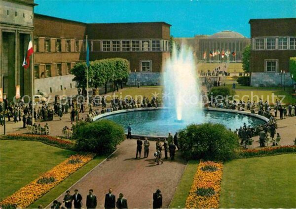 Duesseldorf Ehrenhof Messeeingang Springbrunnen Rhe