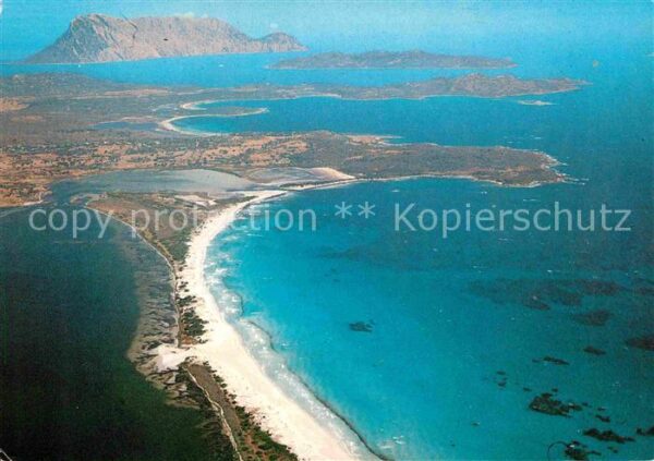 San Teodoro Spiaggia La Cinta sullo sfondo Molara e