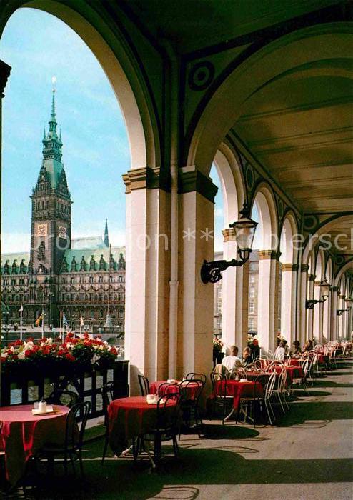 Hamburg Alsterarkaden und Rathaus