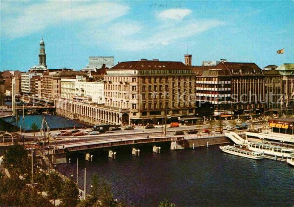Hamburg Alsterarkaden und Michel