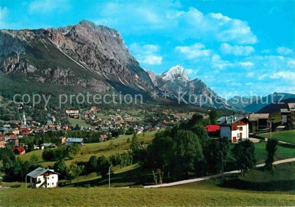 Cortina d Ampezzo coi MontiFaloria e Sorapis Antelao