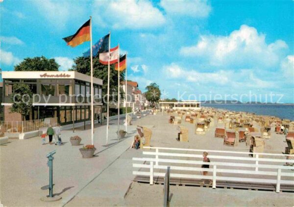 Niendorf Berkenthin Kurpromenade mit Cafe Annette Strand