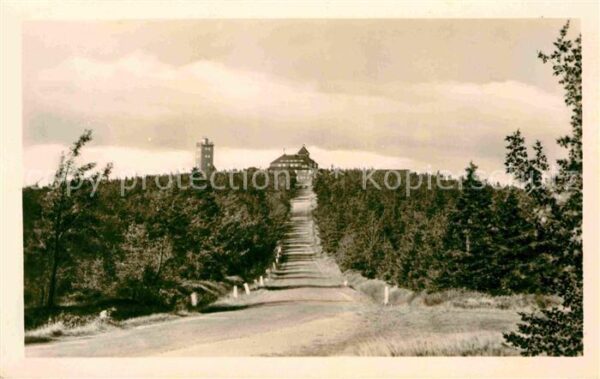 Oberwiesenthal Erzgebirge Fichtelberghaus mit Wetterwarte Auffahr