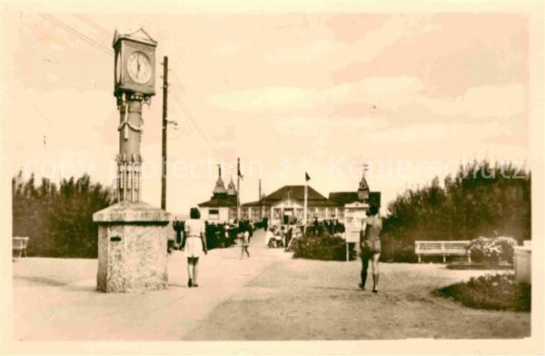 Ahlbeck Ostseebad Blick zum Brückenrestaurant Stranduhr