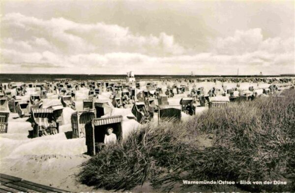 Warnemuende Ostseebad Strand Blick von der Düne