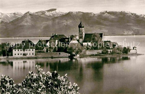 Wasserburg Bodensee Halbinsel mit Österreichischen Alpen