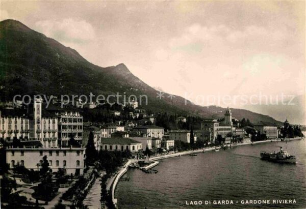 Gardone Garda Uferstrasse am Gardasee Alpen