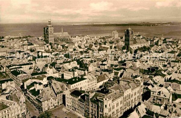 Stralsund Mecklenburg Vorpommern Blick vom Kirchturm St Marien Altstadt