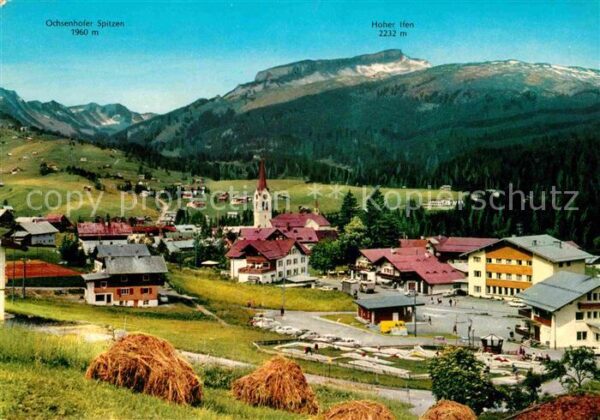 Riezlern Kleinwalsertal Vorarlberg mit Occhsenhofer Spitzen und Hoher Ifen