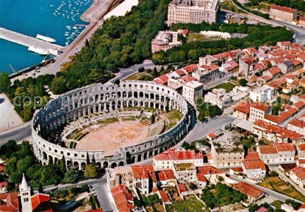 Pola Pula Croatia Fliegeraufnahme mit Amphitheater