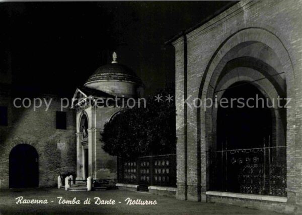 Ravenna Italia Tomba di Dante Notturno