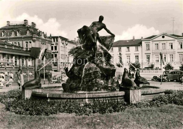 Schwerin Mecklenburg Springbrunnen Bahnhofsvorplatz