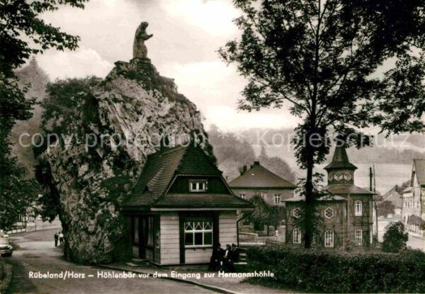 Ruebeland Harz Höhlenbär vor dem Eingang zur Hermannsh