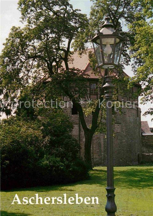 Aschersleben Partie am Rundteil Stadtmauer Laterne
