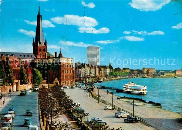 Duesseldorf Rheinufer Passagierdampfer