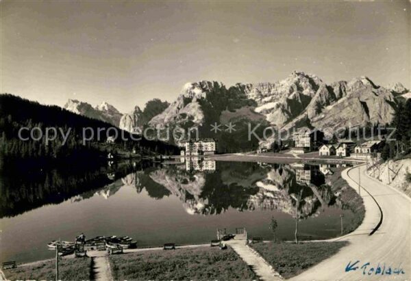 Misurinasee mit Sorapis Dolomiten Wasserspiegelung