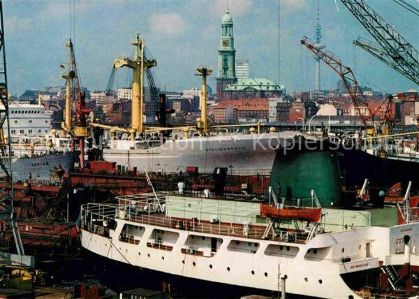 Schiffe Ships Navires Hafen Hamburg St. Michaeliskirche