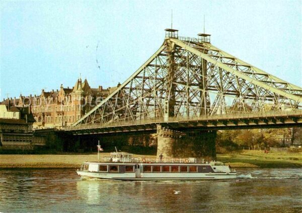 Bruecken Bridges Ponts Loschwitzer Brücke Motorschiff Typ III