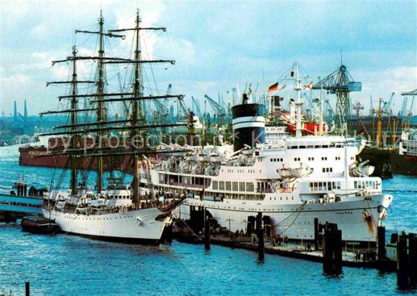 Segelschiffe Libertad MS Uganda Hamburg Überseebrück