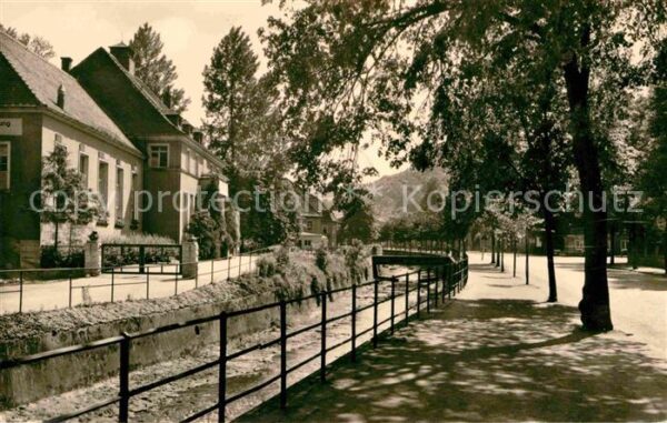 Berggiesshuebel Clubhaus und Allee Bachlauf