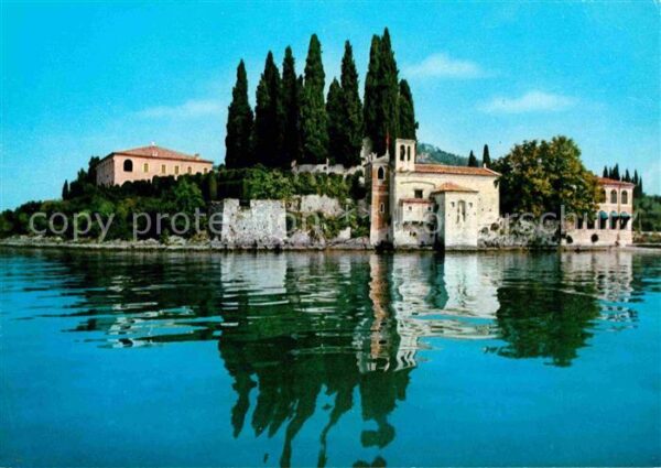 Lago di Garda San Vigilio visto dal lago